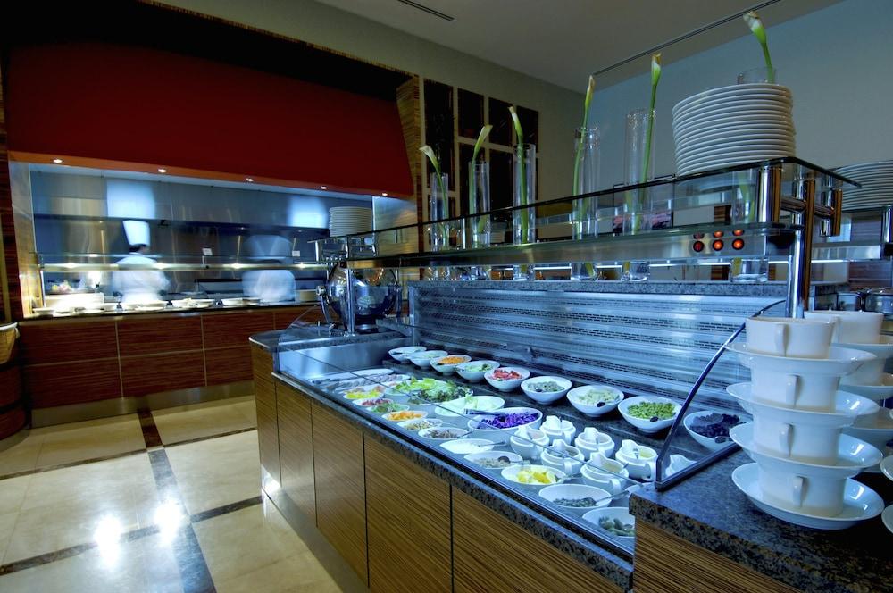 Hilton Garden Inn Riyadh Olaya Kültér fotó