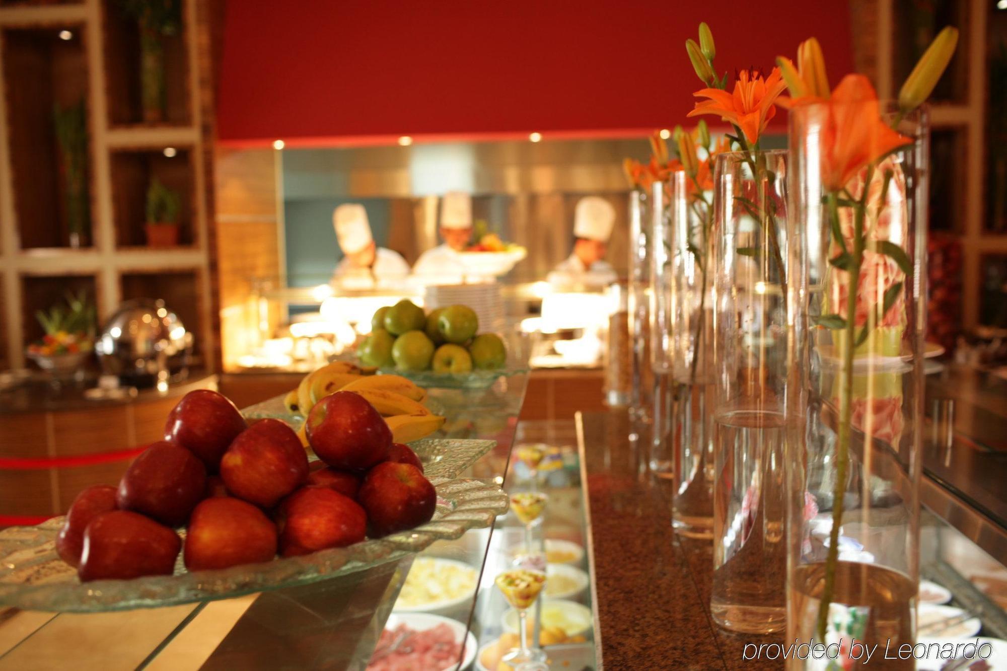 Hilton Garden Inn Riyadh Olaya Étterem fotó