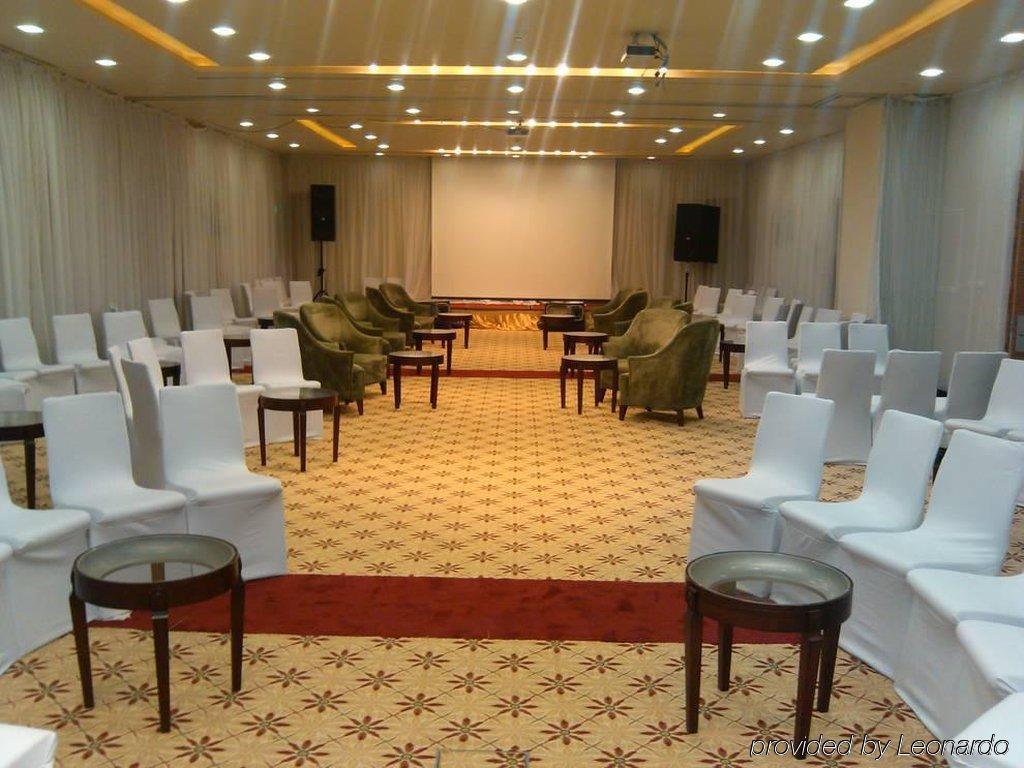 Hilton Garden Inn Riyadh Olaya Üzleti fotó