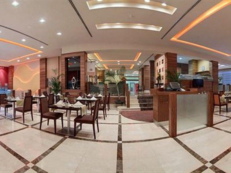 Hilton Garden Inn Riyadh Olaya Kültér fotó